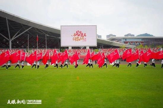 采光影响，噪音问题，房价波动是居民心中的症结，为了说服他们能够同意加装电梯。