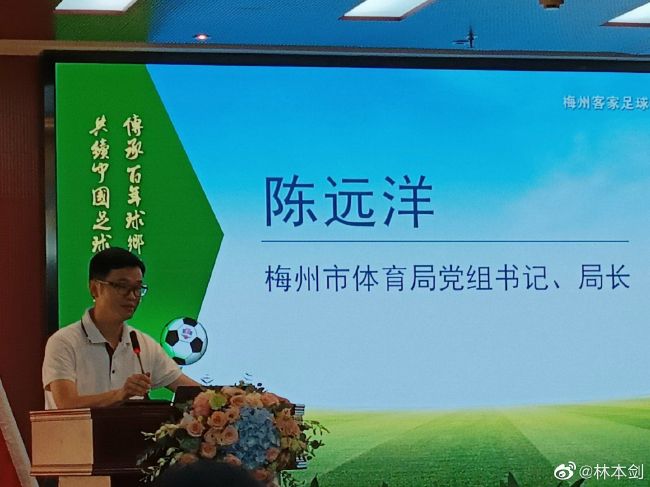 男人猛激烈吃奶gif动态图
