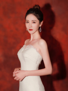 黄渤谈《怒水西流》尺度 赞刘敏涛演王迅妈无违和 2025-03-20 犯罪悬疑电影《怒水西流》3月19日在北京举行首映礼，“HB+U新导演助力计划”发起人黄渤，编剧、导演冯勇沁携演员王迅、李春嫒、吕晓霖、匡牧野亮相映后见面会，与现场观众深度探讨类型影片的“视觉奇观”及 黄渤将助力十部新导演作品 周迅宁浩等鼎力支持 2016-06-13 6月12日，黄渤发起的“HB+U”新导演助力计划发布会在上海举行，出品人江志强、导演宁浩、演员周迅都前来捧场。